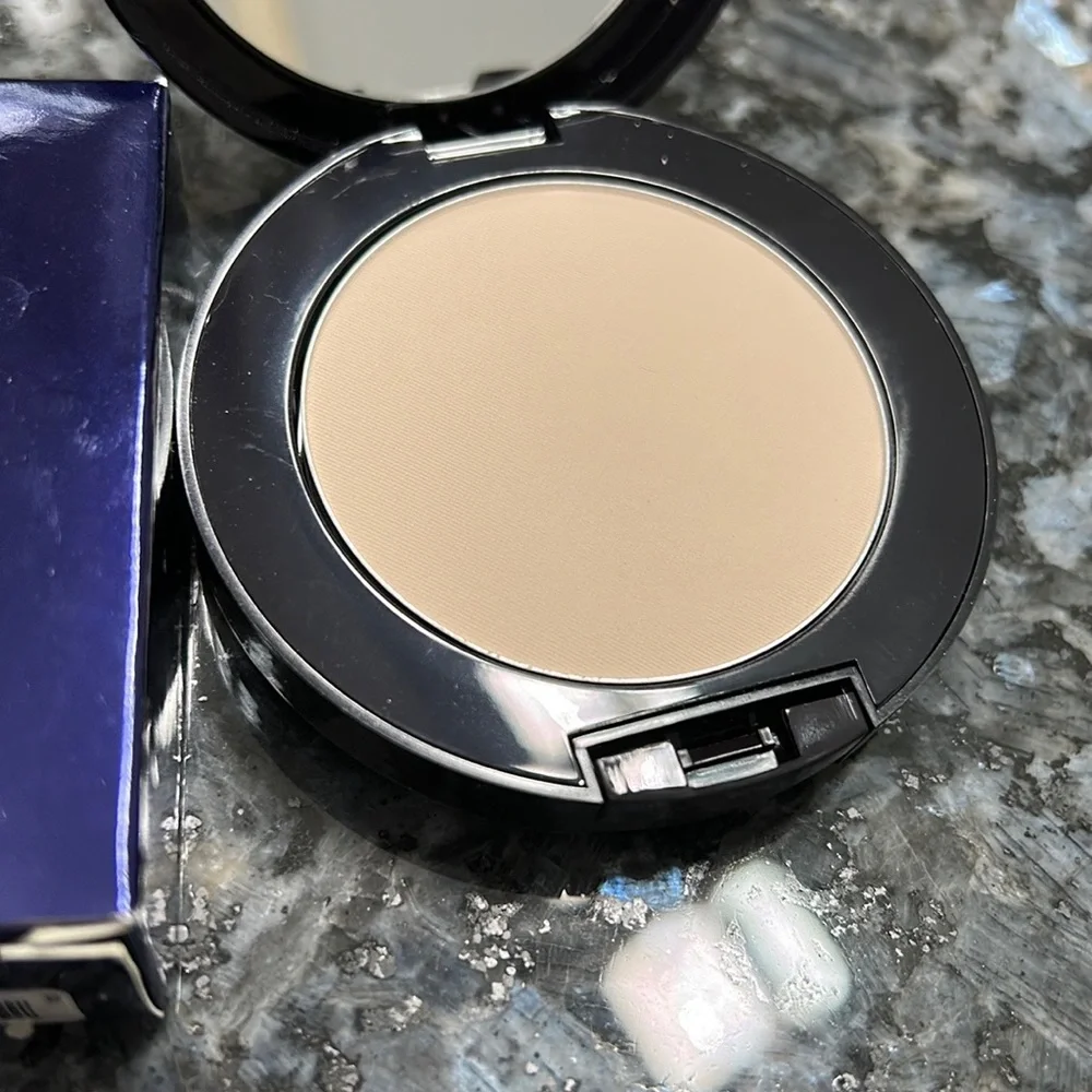 Estée Lauder Set Blur Finish Perfecting Pressed Powder-Translucent - Picture 3 of 6